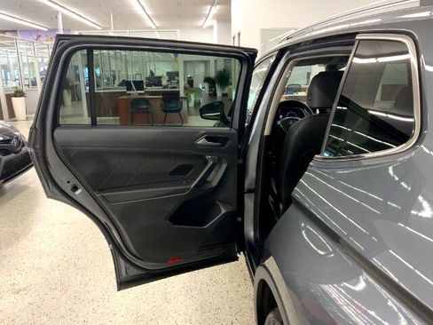 Used 2019 Volkswagen Tiguan SEL Premium image 32