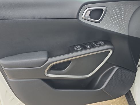 Certified 2025 Kia Soul LX FWD image 17