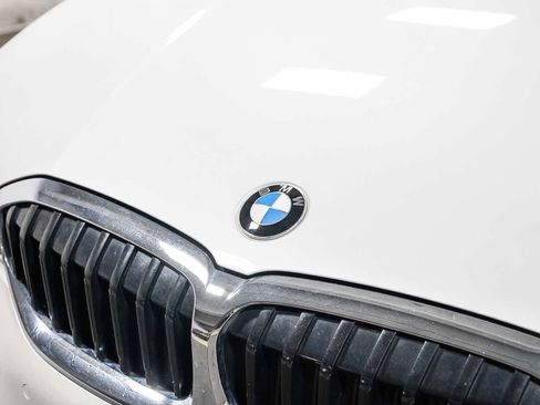 Used 2019 BMW 330i Sedan w/ M Sport Package RWD image 8
