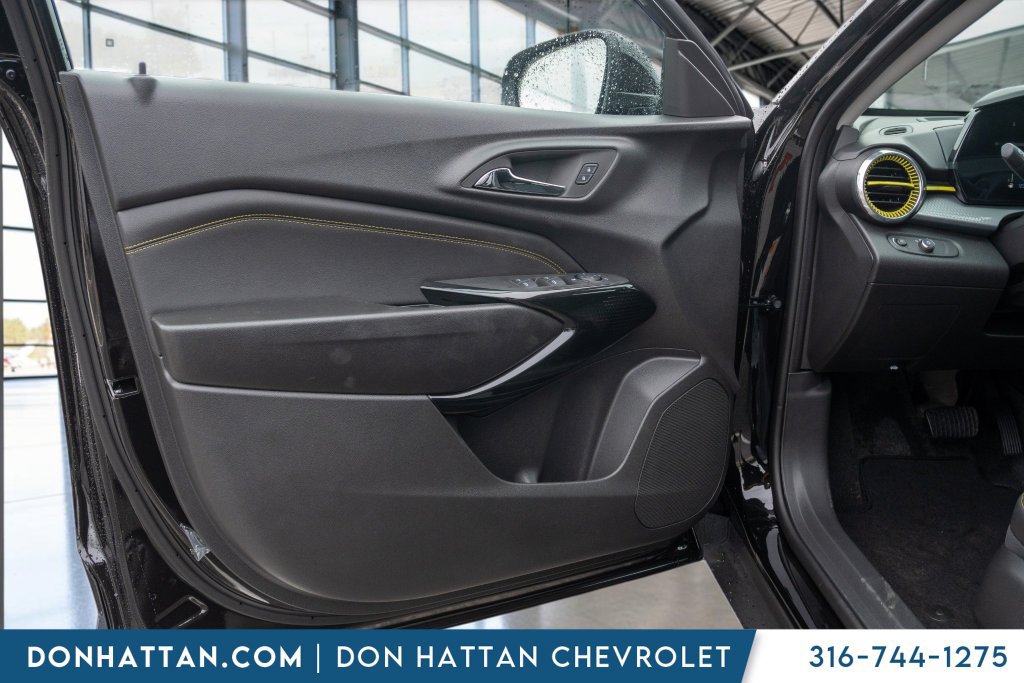 New 2026 Chevrolet Trax LT w/ LT Convenience Package FWD image 13