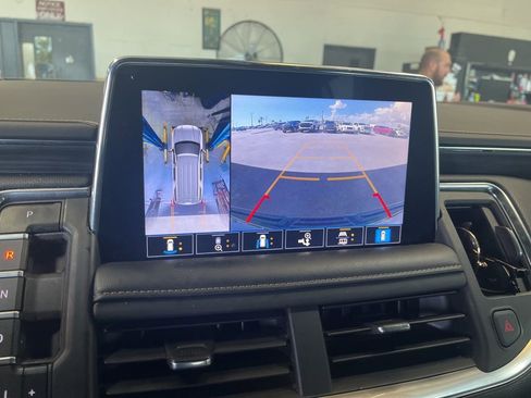 Used 2021 GMC Yukon SLT w/ SLT Premium Package image 15