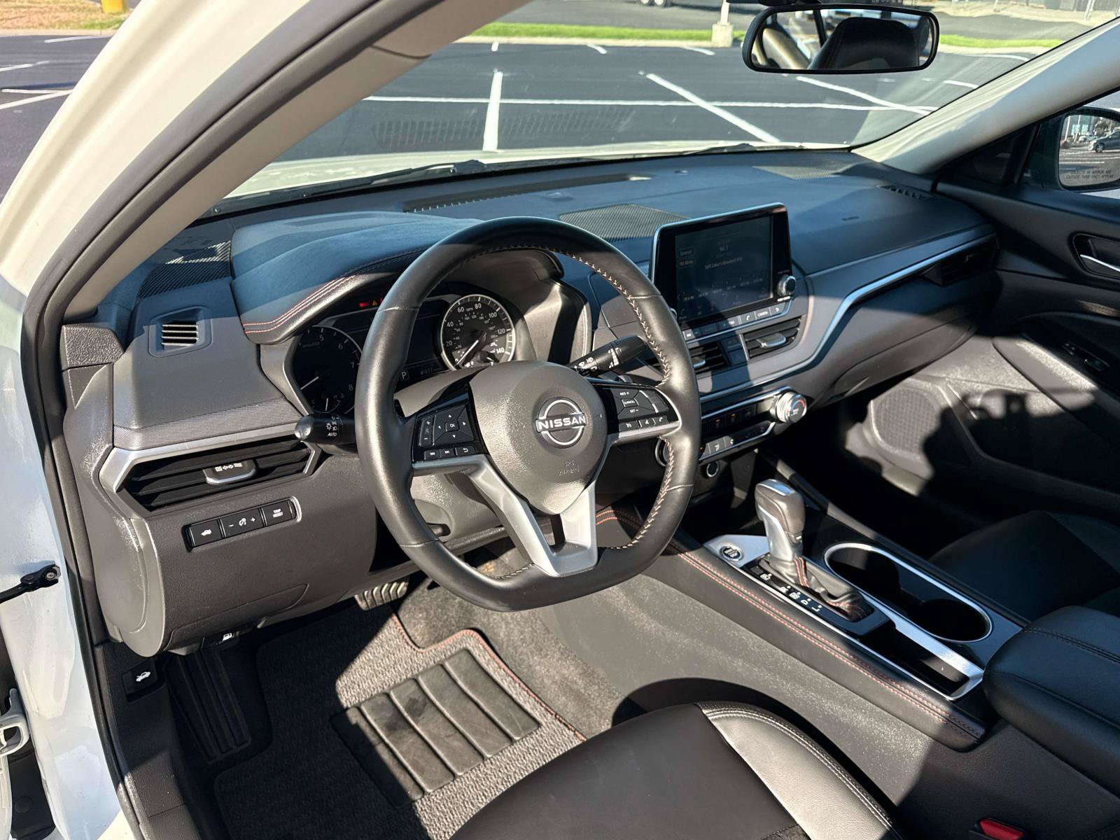 Used 2025 Nissan Altima 2.5 SR FWD image 11