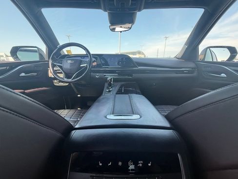 Used 2021 Cadillac Escalade Sport Platinum w/ LPO, ONYX Package AWD/4WD image 24