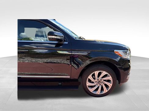 Certified 2024 Lincoln Navigator Premiere AWD/4WD image 36
