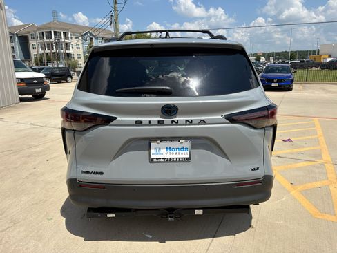 Used 2025 Toyota Sienna XLE Woodland Edition AWD/4WD image 7