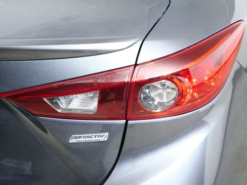 Used 2014 MAZDA MAZDA3 i Touring image 17