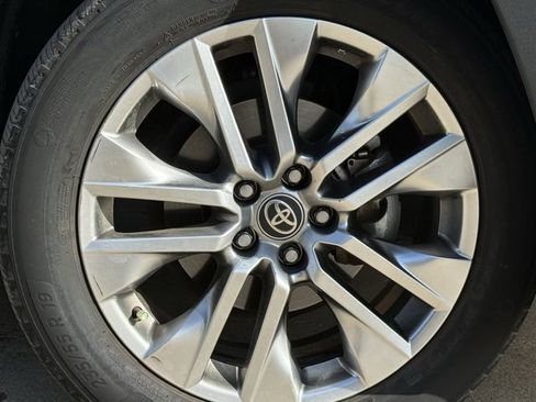 Used 2023 Toyota RAV4 XLE Premium FWD image 10