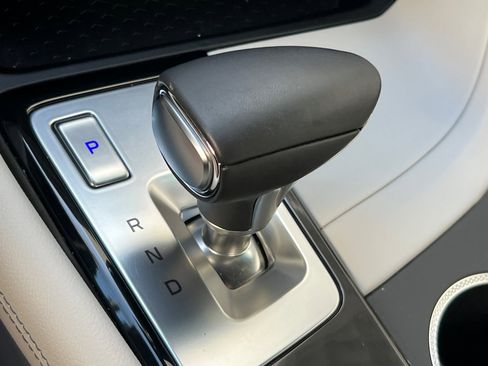 Used 2025 Genesis G70 2.5T image 22