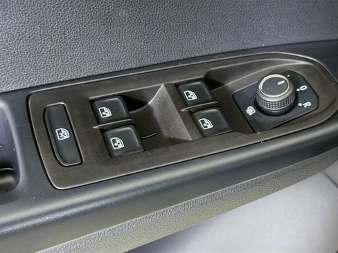 Used 2025 Volkswagen Taos SEL image 20