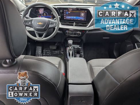 Certified 2025 Chevrolet Trax LT FWD image 14