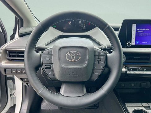 Used 2024 Toyota Prius XLE FWD image 32
