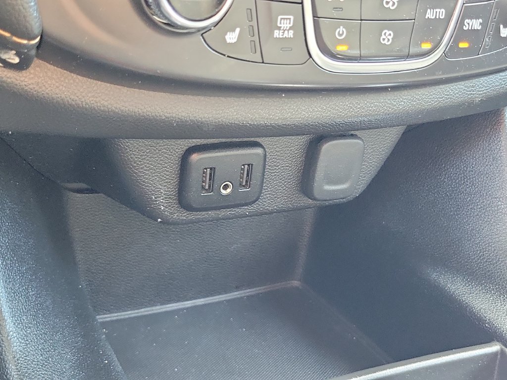 Used 2021 Chevrolet Traverse LT FWD image 26