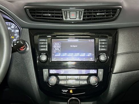 Used 2018 Nissan Rogue SV AWD/4WD image 12