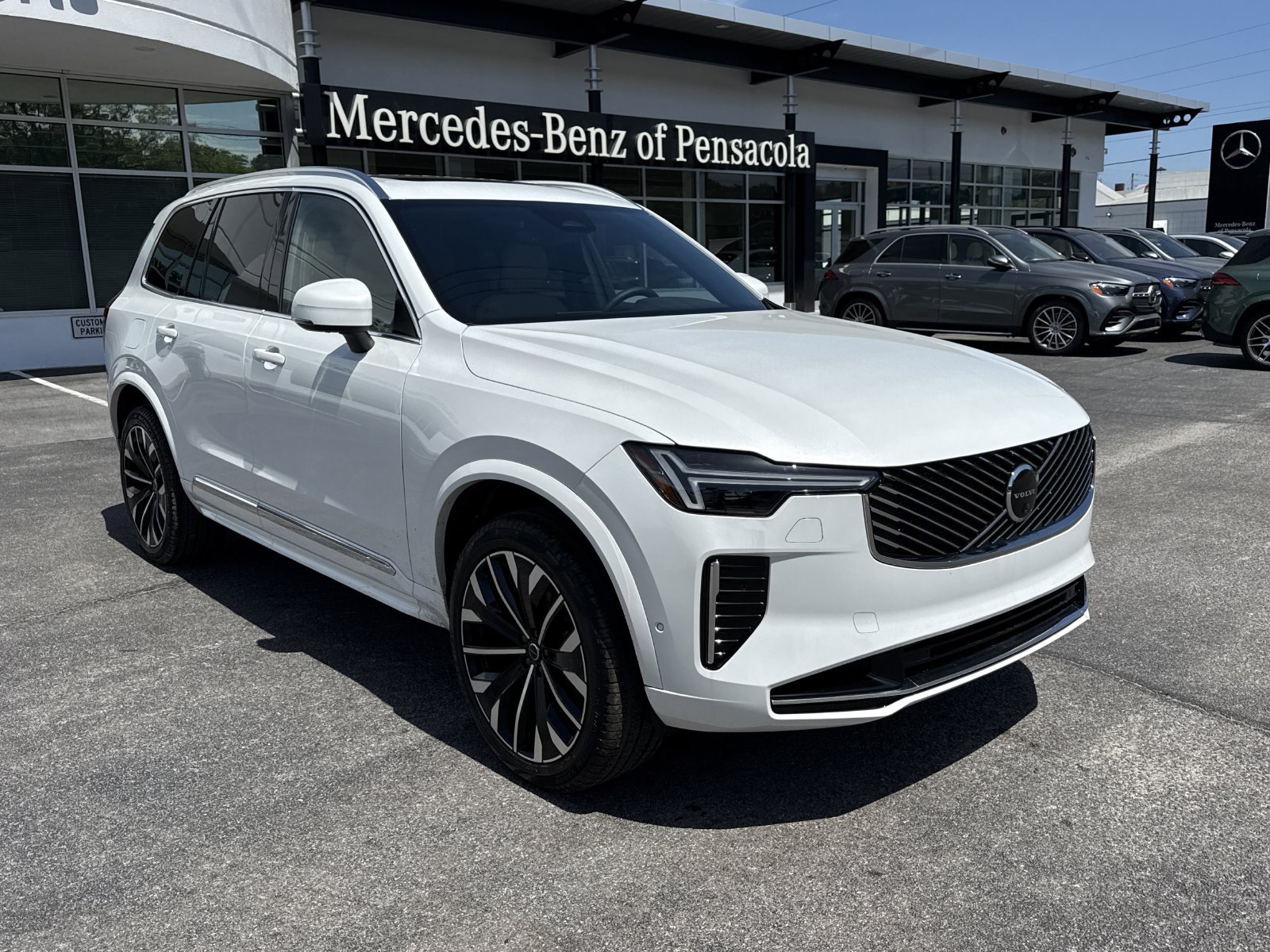 New 2026 Volvo XC90 T8 Plus w/ Protection Package Premier AWD/4WD image 7
