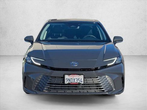 Used 2025 Toyota Camry XLE image 2