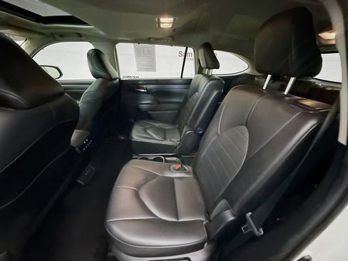 Used 2021 Toyota Highlander XLE image 24