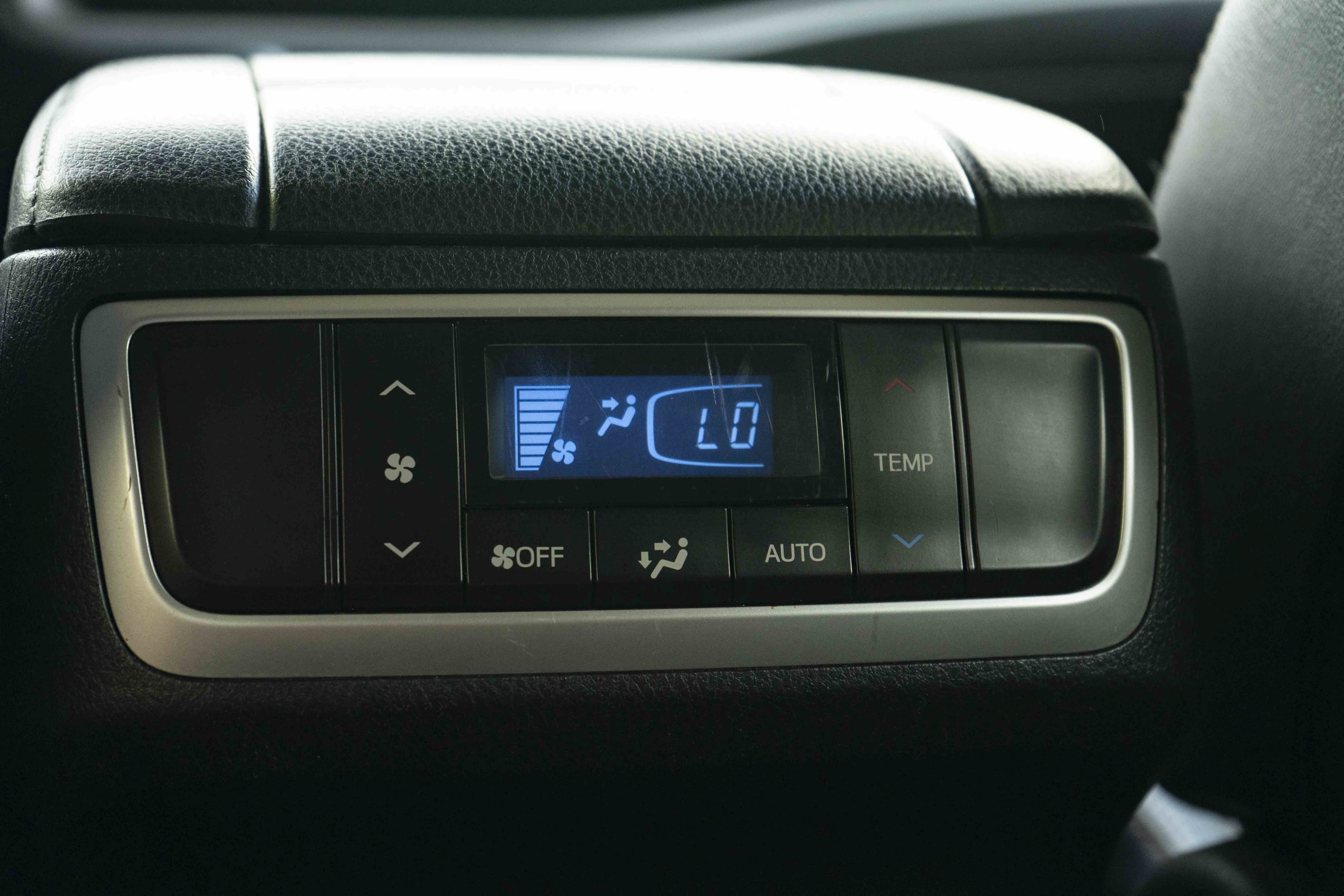 Used 2016 Toyota Highlander Limited FWD image 40