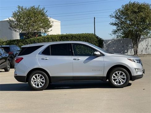 Used 2020 Chevrolet Equinox LT image 3