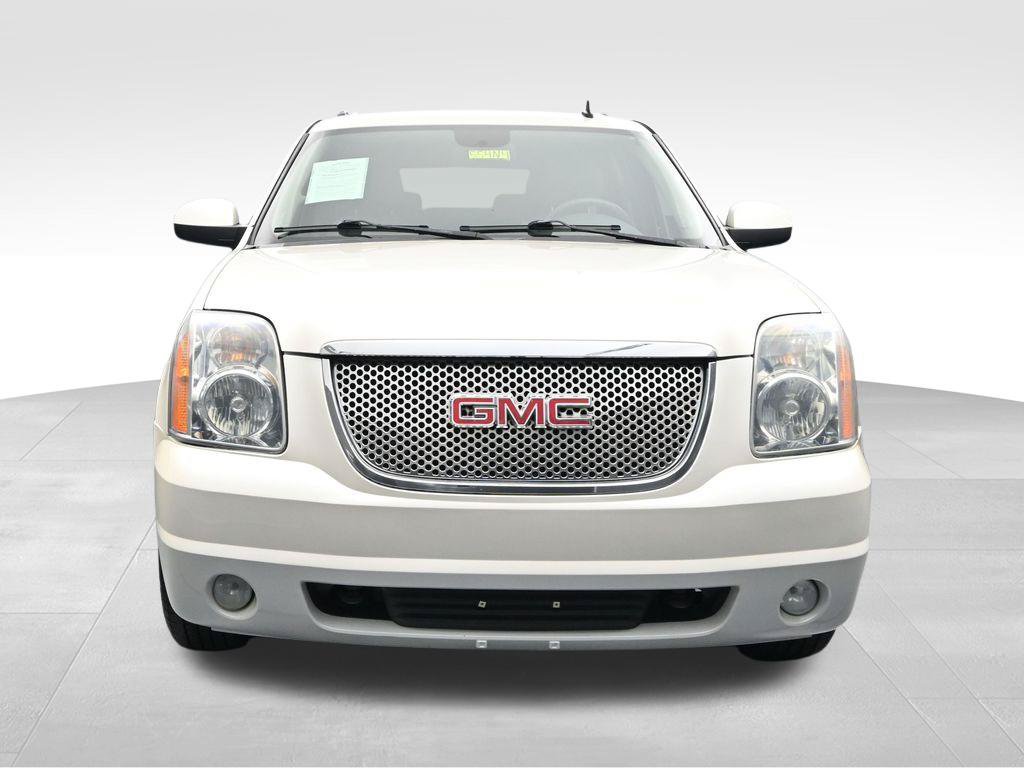 Used 2011 GMC Yukon XL SLT w/ SLT-2 Equipment Package AWD/4WD image 8
