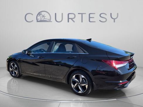 Certified 2023 Hyundai Elantra Limited FWD image 3