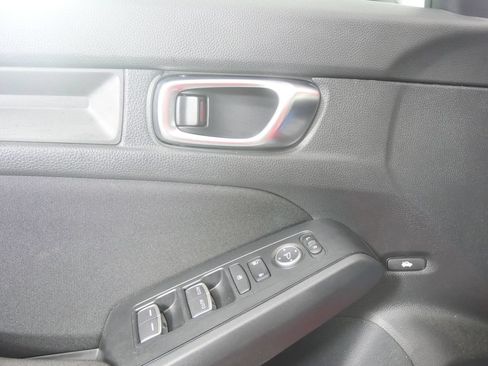 Used 2025 Honda Civic Sport image 9