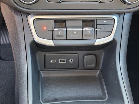 Used 2024 GMC Terrain SLE image 24