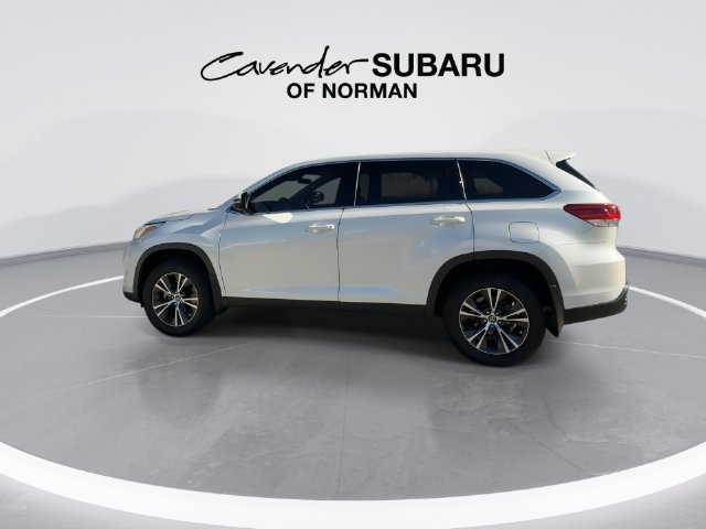 Used 2019 Toyota Highlander LE FWD image 6