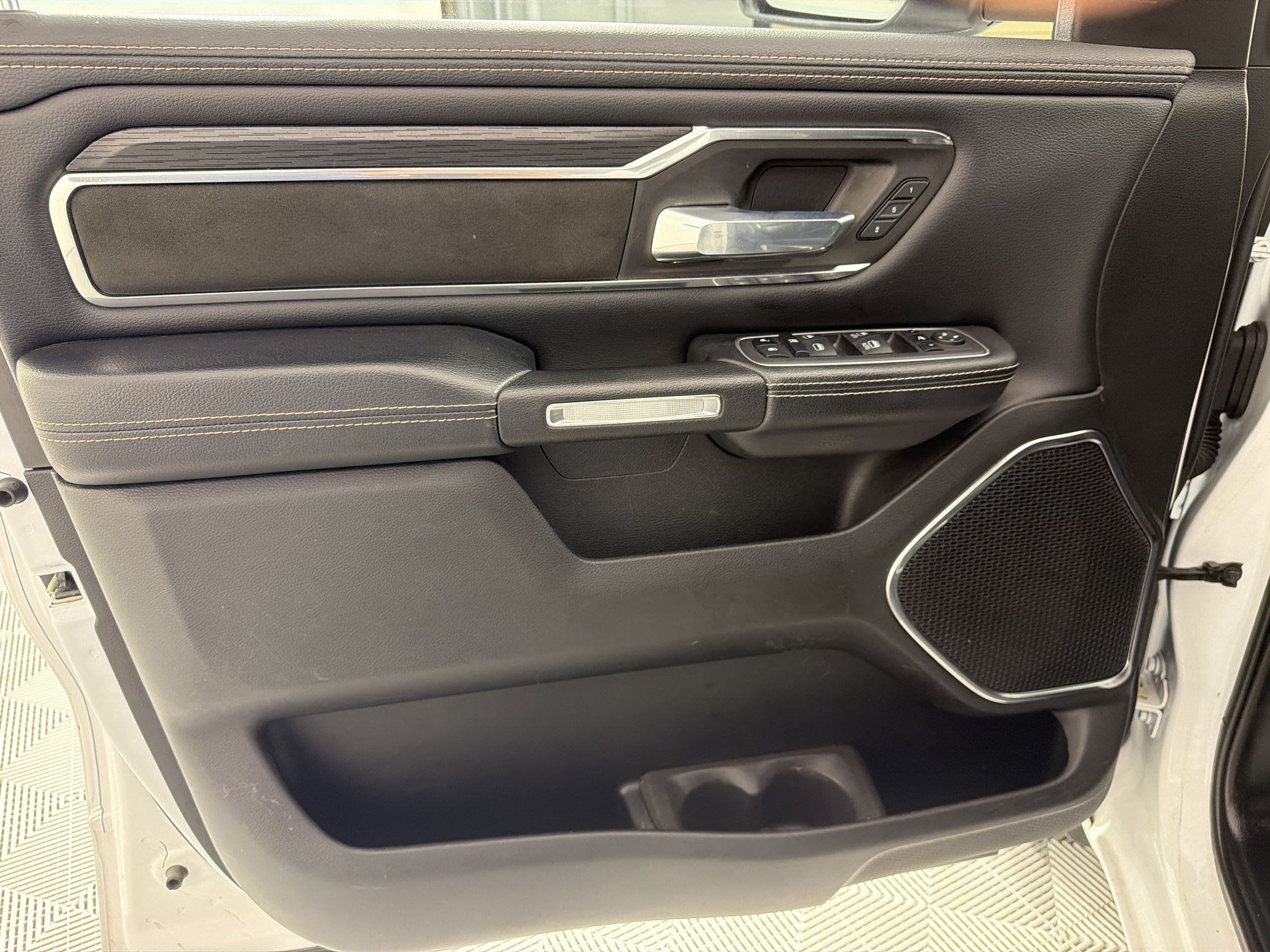 Used 2024 RAM 1500 Laramie AWD/4WD image 13