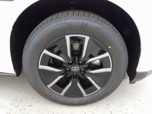 New 2026 Toyota bZ XLE Plus image 7