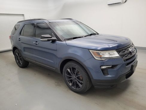 Used 2018 Ford Explorer XLT w/ Equipment Group 202A AWD/4WD image 11