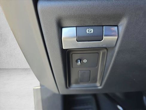 Certified 2025 Land Rover Defender 110 S AWD/4WD image 25