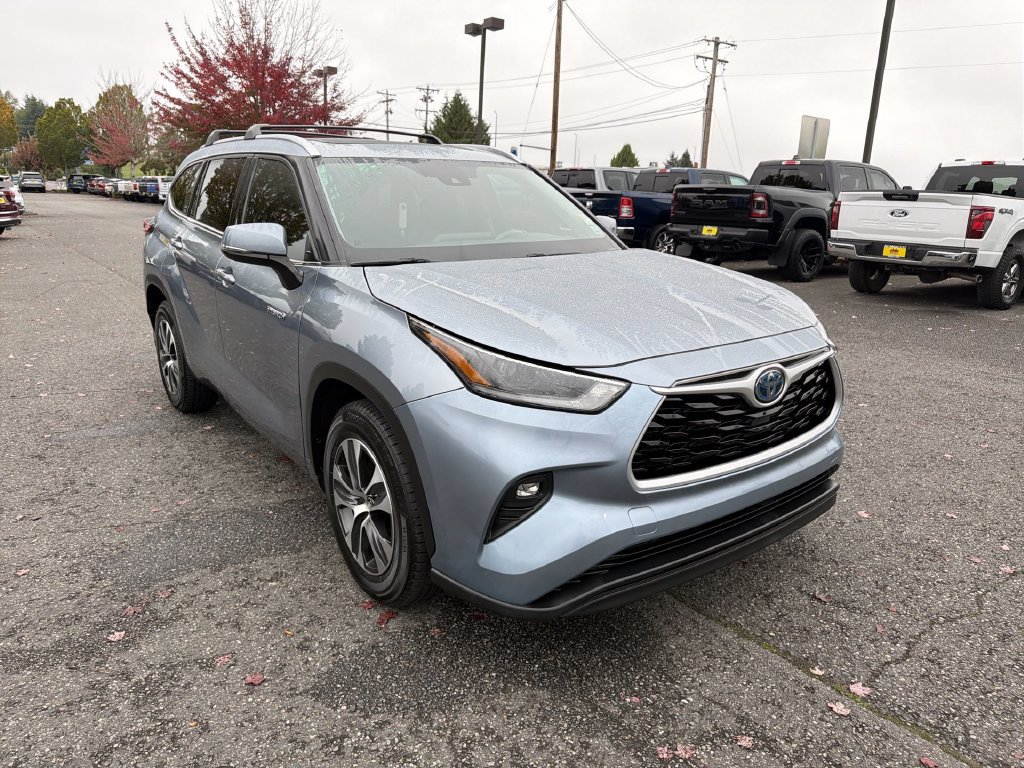 Used 2021 Toyota Highlander XLE FWD image 3