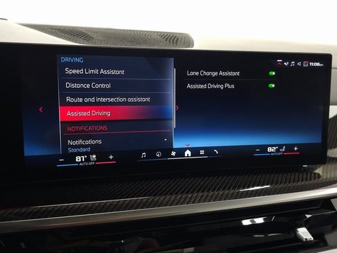 Used 2024 BMW X6 M60i w/ Dynamic Handling Package image 31