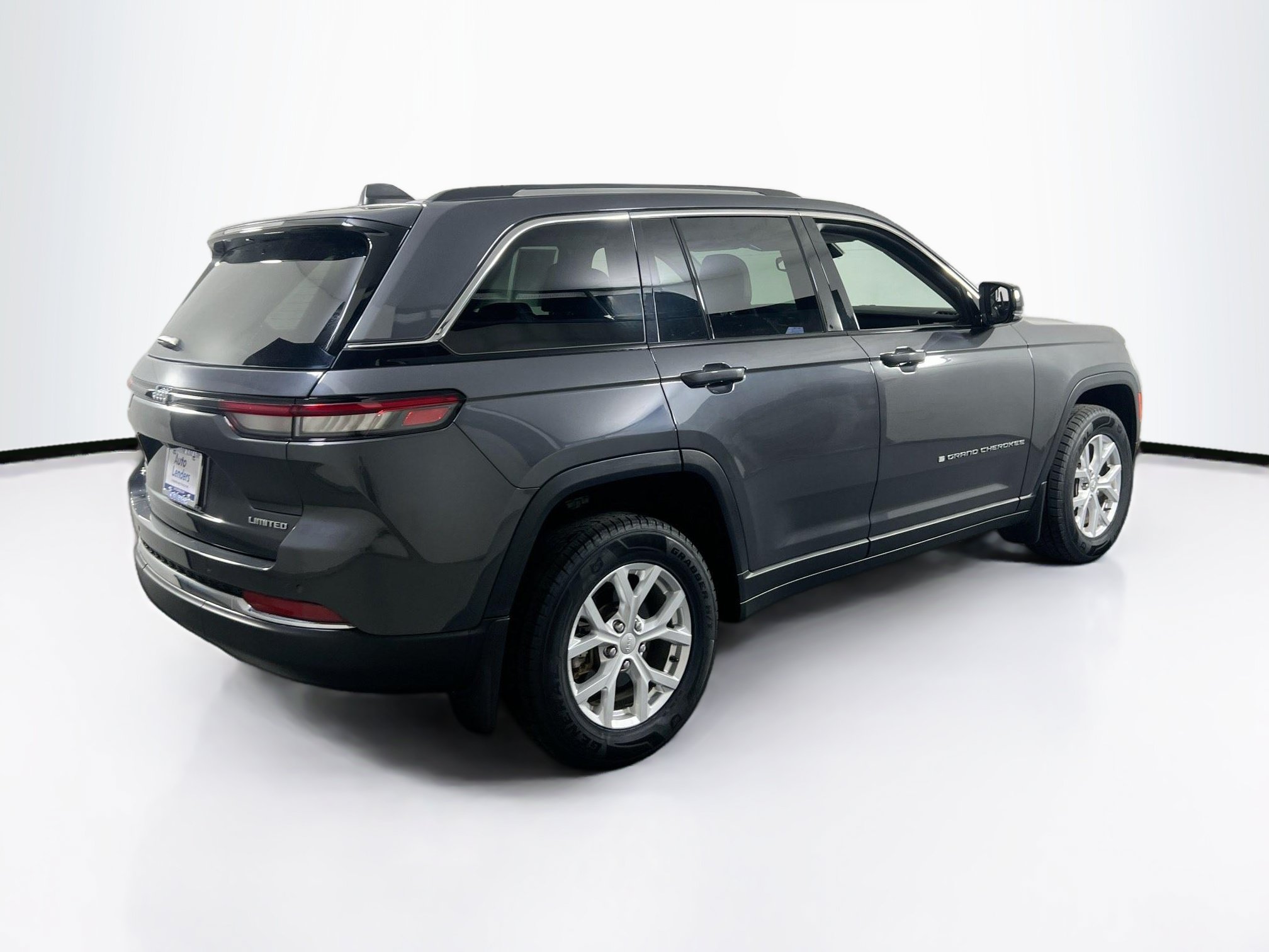 Used 2023 Jeep Grand Cherokee Limited w/ MOPAR Finishing Package AWD/4WD image 5