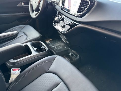 New 2026 Chrysler Voyager LX image 15