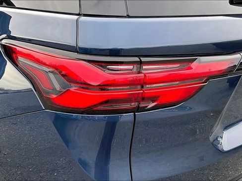 Used 2022 Chevrolet Traverse LS image 22