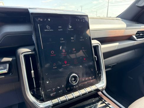 Certified 2025 GMC Yukon Denali AWD/4WD image 16