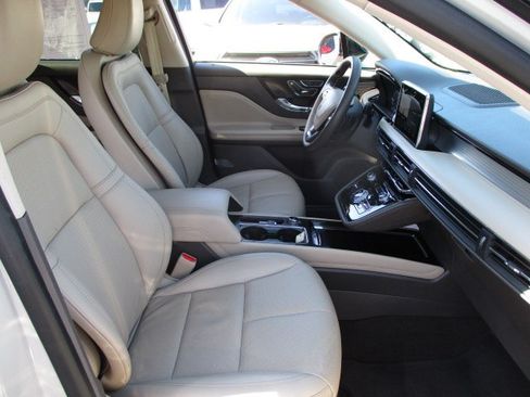 Used 2021 Lincoln Corsair FWD w/ Premium Package image 16