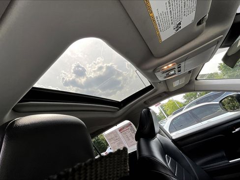 Used 2021 Toyota Highlander XLE image 21