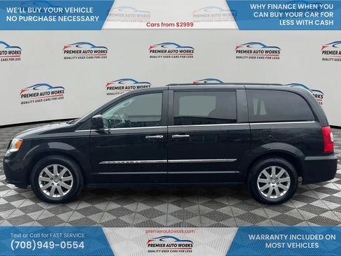 Used 2015 Chrysler Town & Country Touring w/ Driver Convenience Group image 9