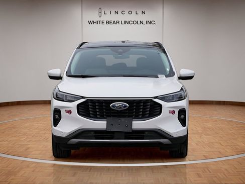 Used 2023 Ford Escape SE w/ PHEV Premium Package image 2