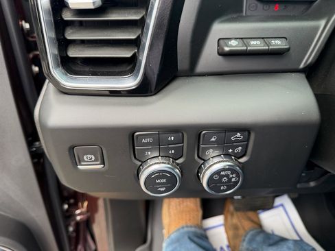 Used 2024 GMC Sierra 3500 Denali Ultimate AWD/4WD image 19