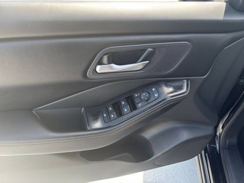Used 2025 Nissan Rogue SV FWD image 18