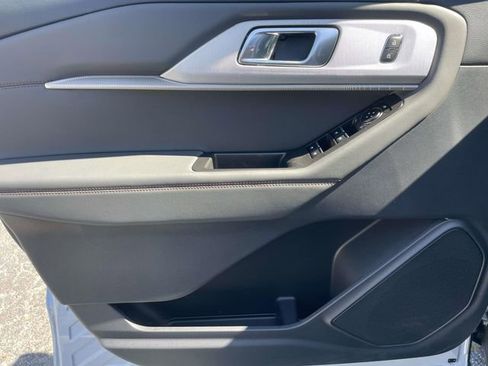 New 2025 Ford Explorer Active image 18