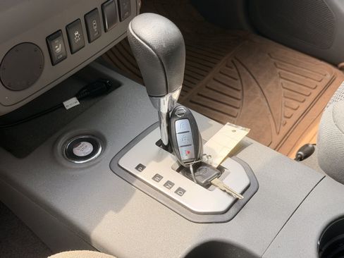 Used 2020 Nissan Frontier SV w/ Midnight Edition Floor Mats RWD image 36