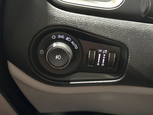 Used 2020 Jeep Renegade Limited w/ LED Lighting Group image 29