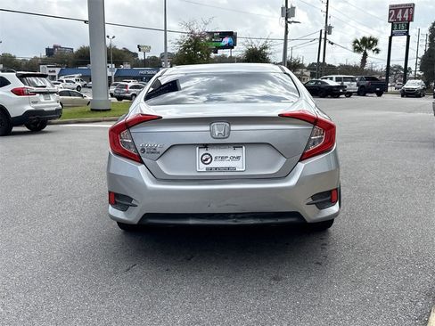 Used 2016 Honda Civic EX image 7
