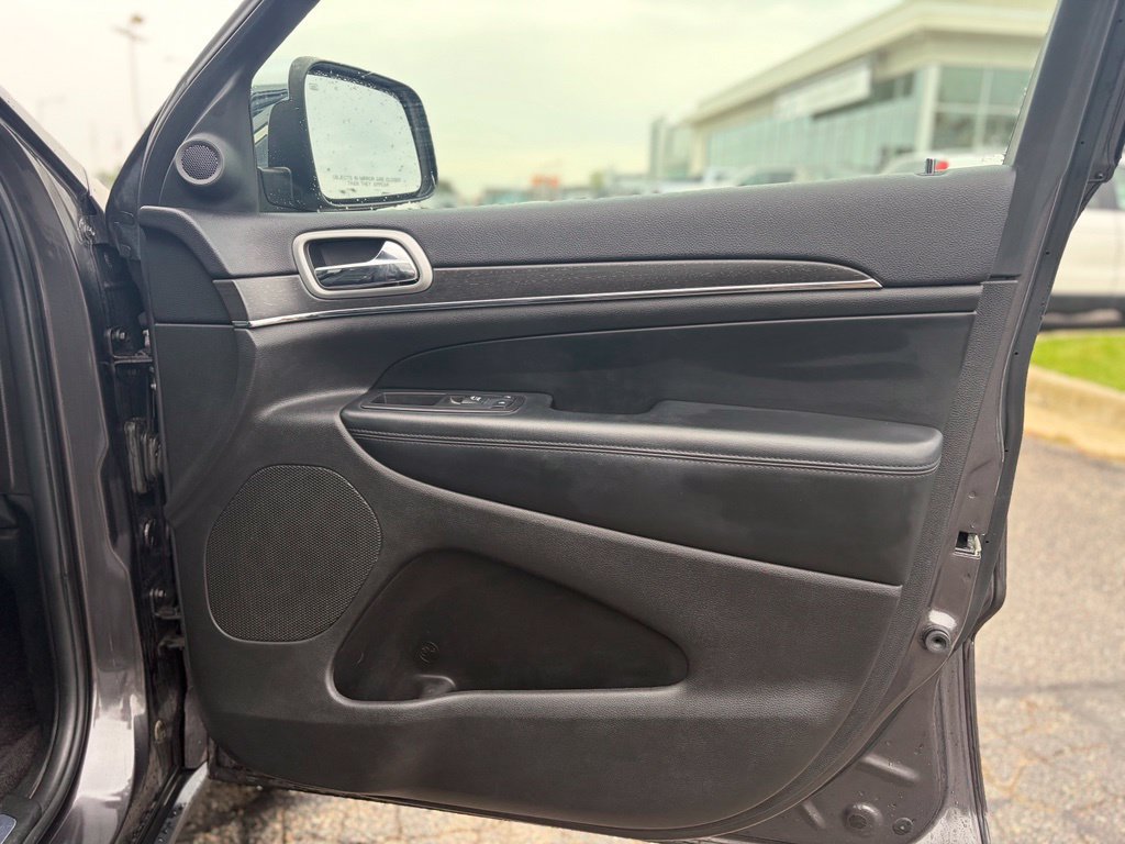 Used 2018 Jeep Grand Cherokee Limited AWD/4WD image 17