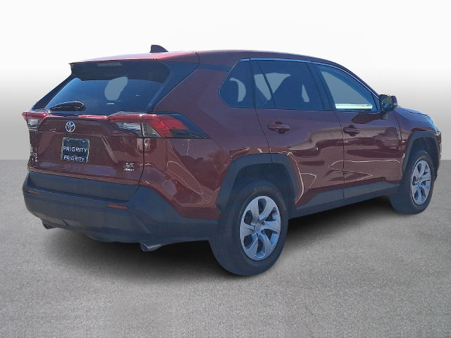 Used 2025 Toyota RAV4 LE AWD/4WD image 4
