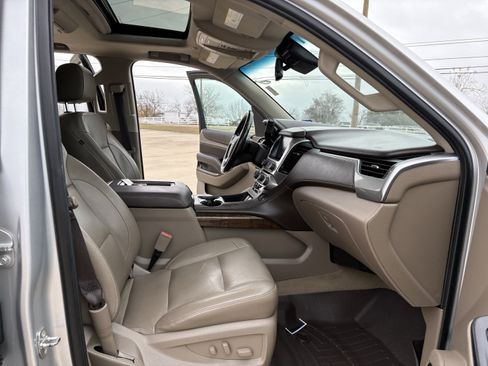 Used 2018 Chevrolet Suburban LT image 14